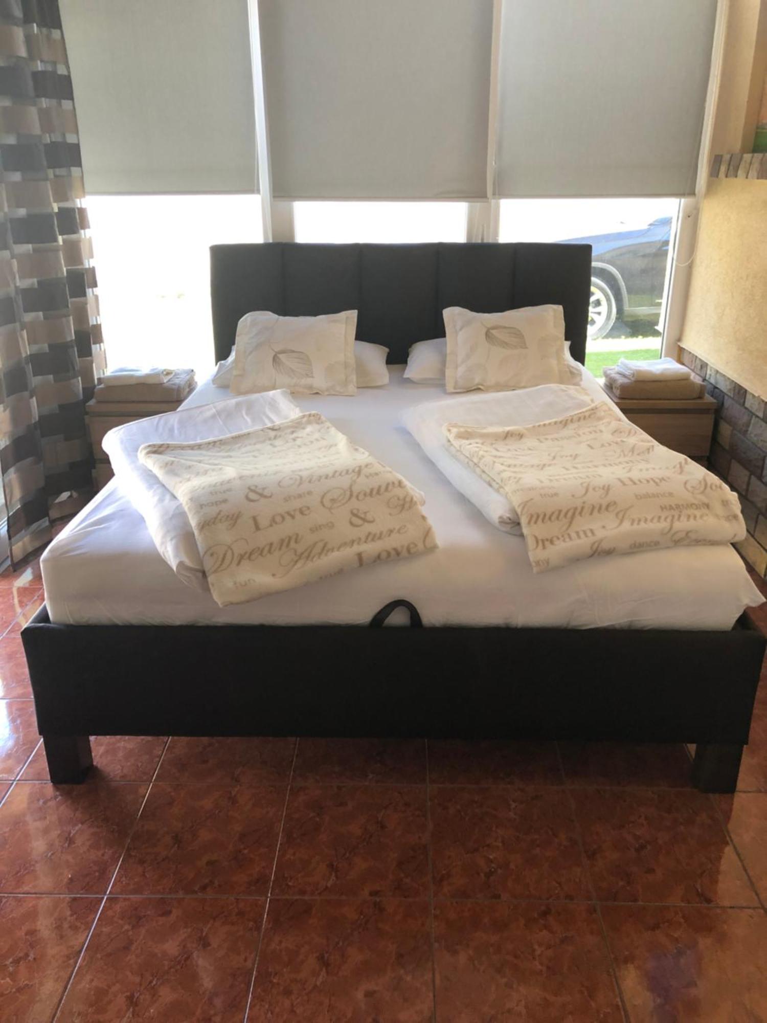 Regina Delux Apartman Gyula Exterior foto