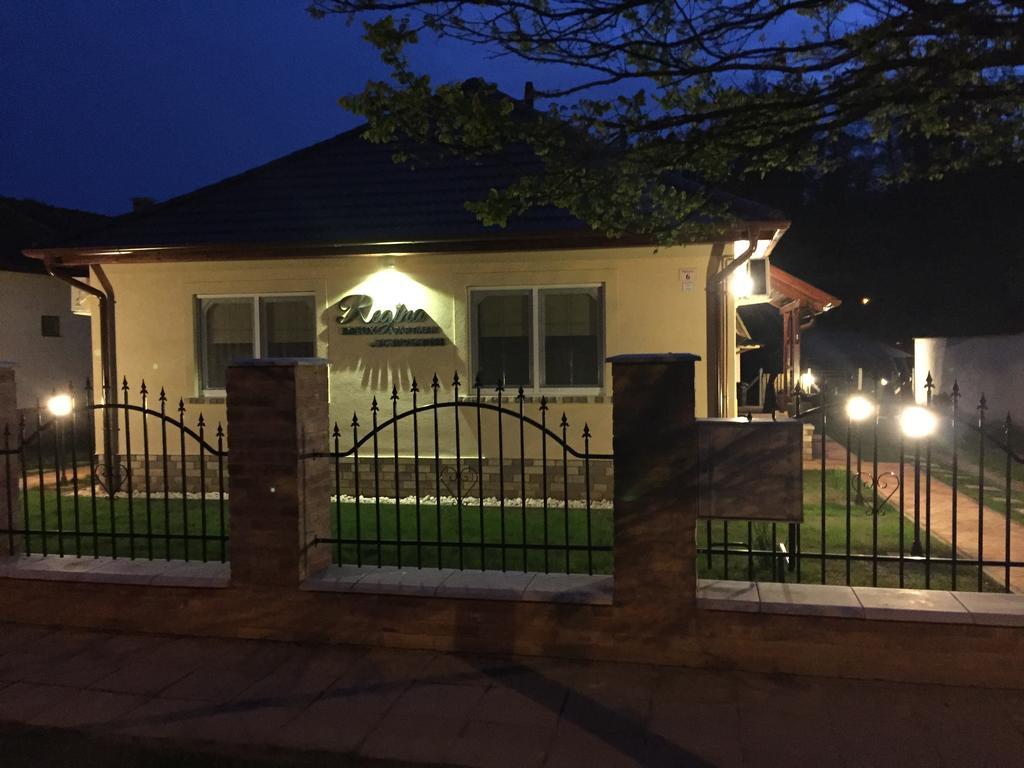 Regina Delux Apartman Gyula Exterior foto