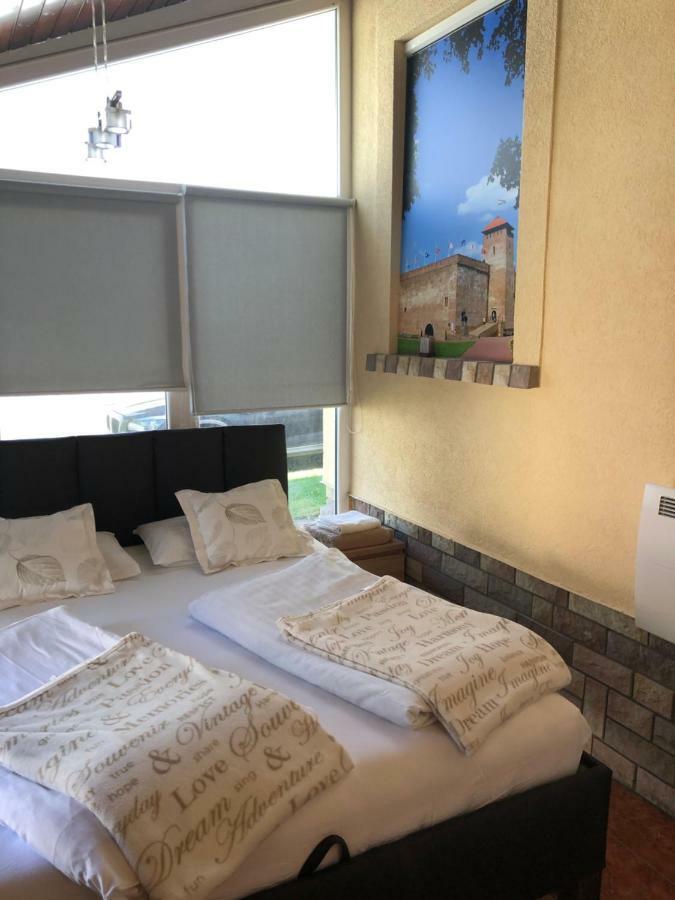 Regina Delux Apartman Gyula Exterior foto